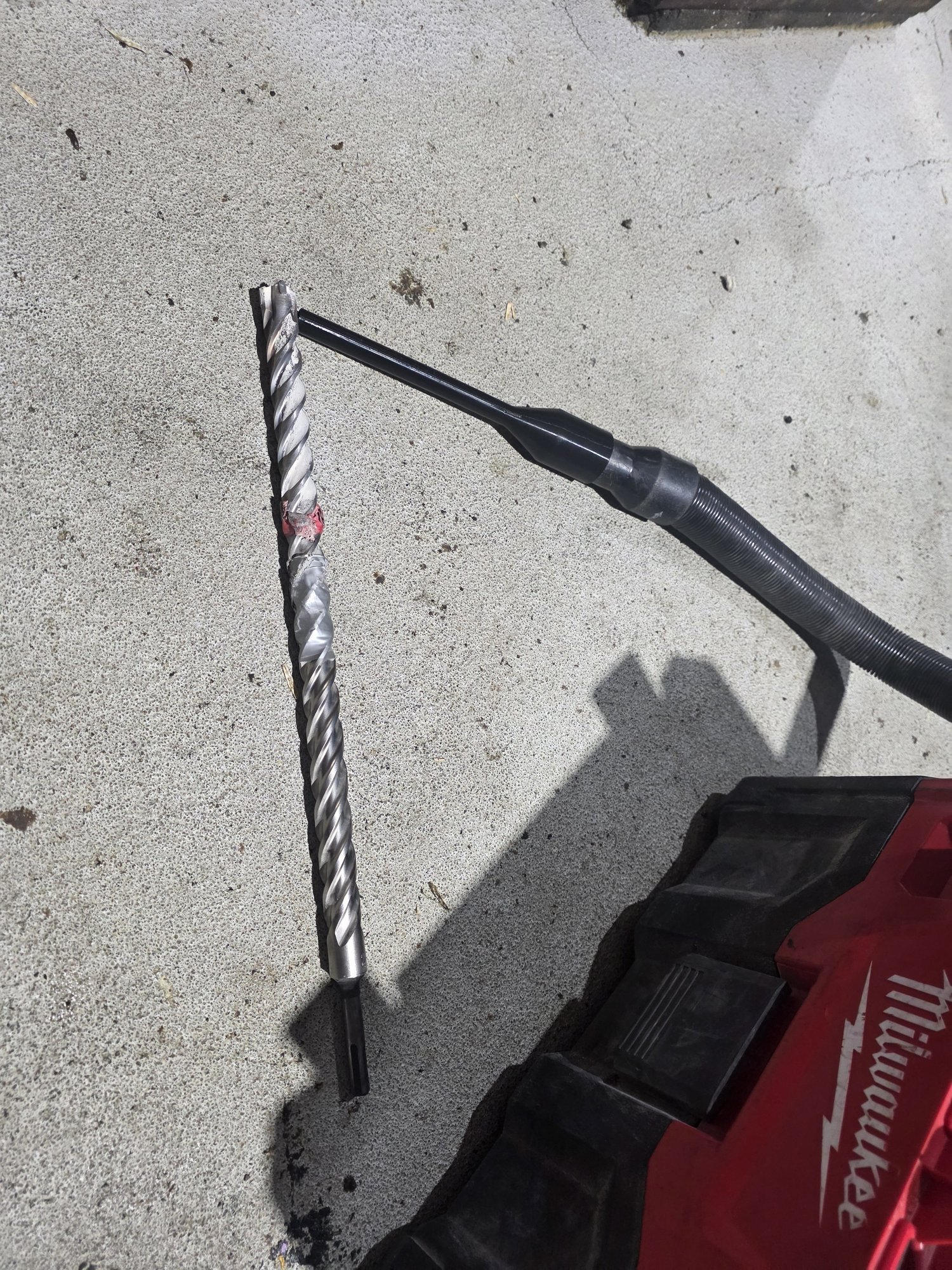 14mm Drill Hole Dust Extractor - Suits Milwaukee M18 Vacuums